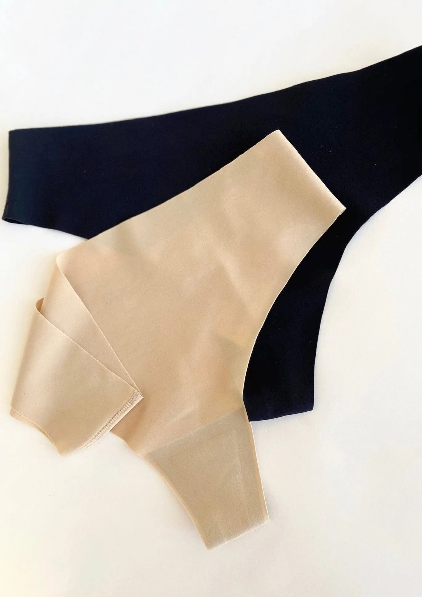 Signature Seamless Thong - Creme