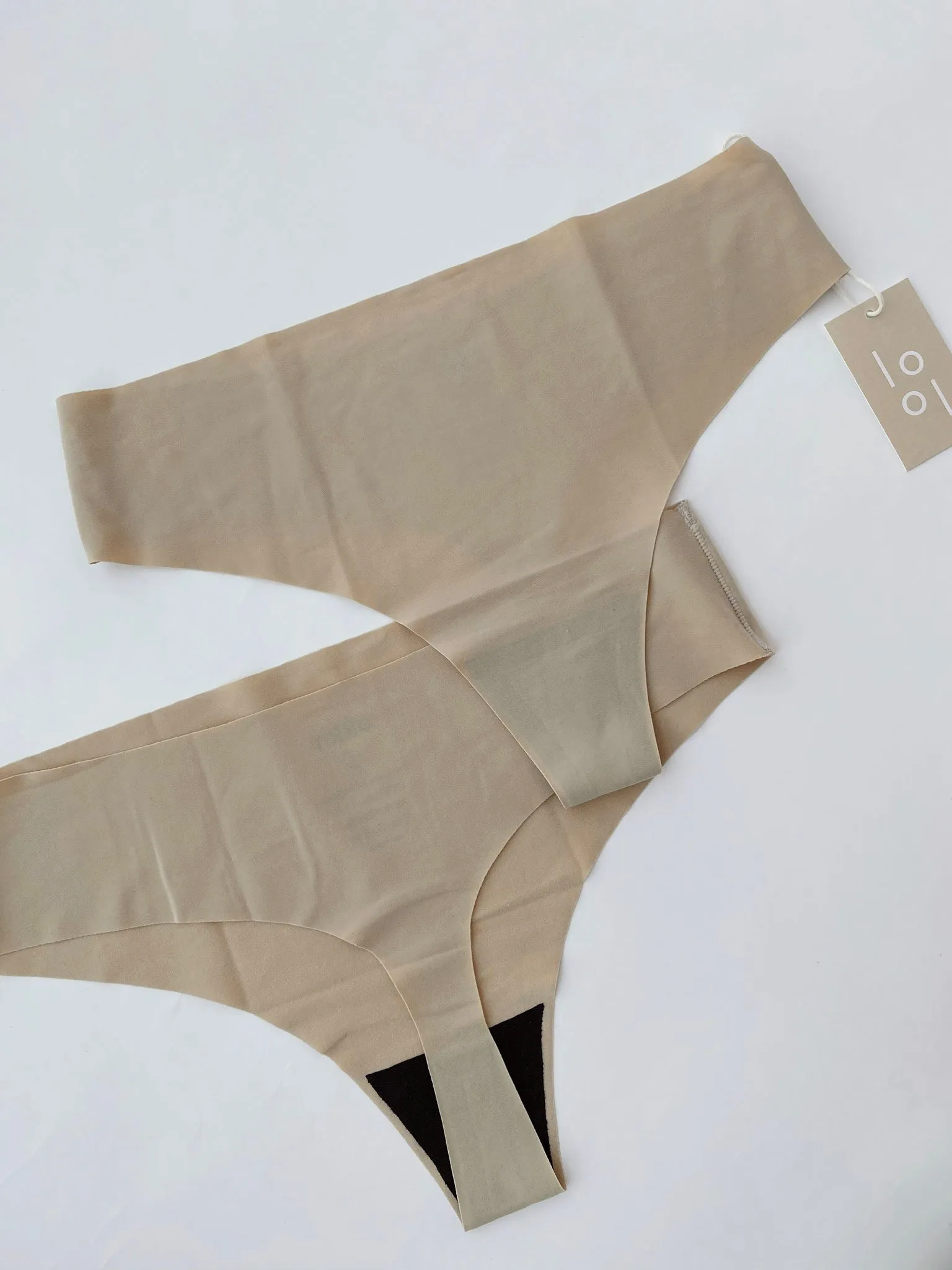 Signature Seamless Thong - Creme